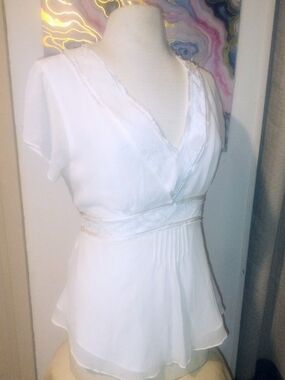 BNWT Off White 100% Silk V-Neck Women's Flowy Blouse Tie Back Embellished Waist